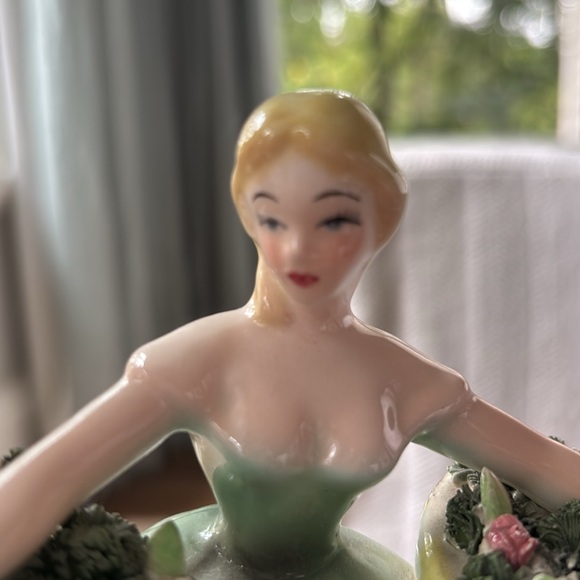 Antique hand-painted china doll (late 1940s) - Picture 2 of 6